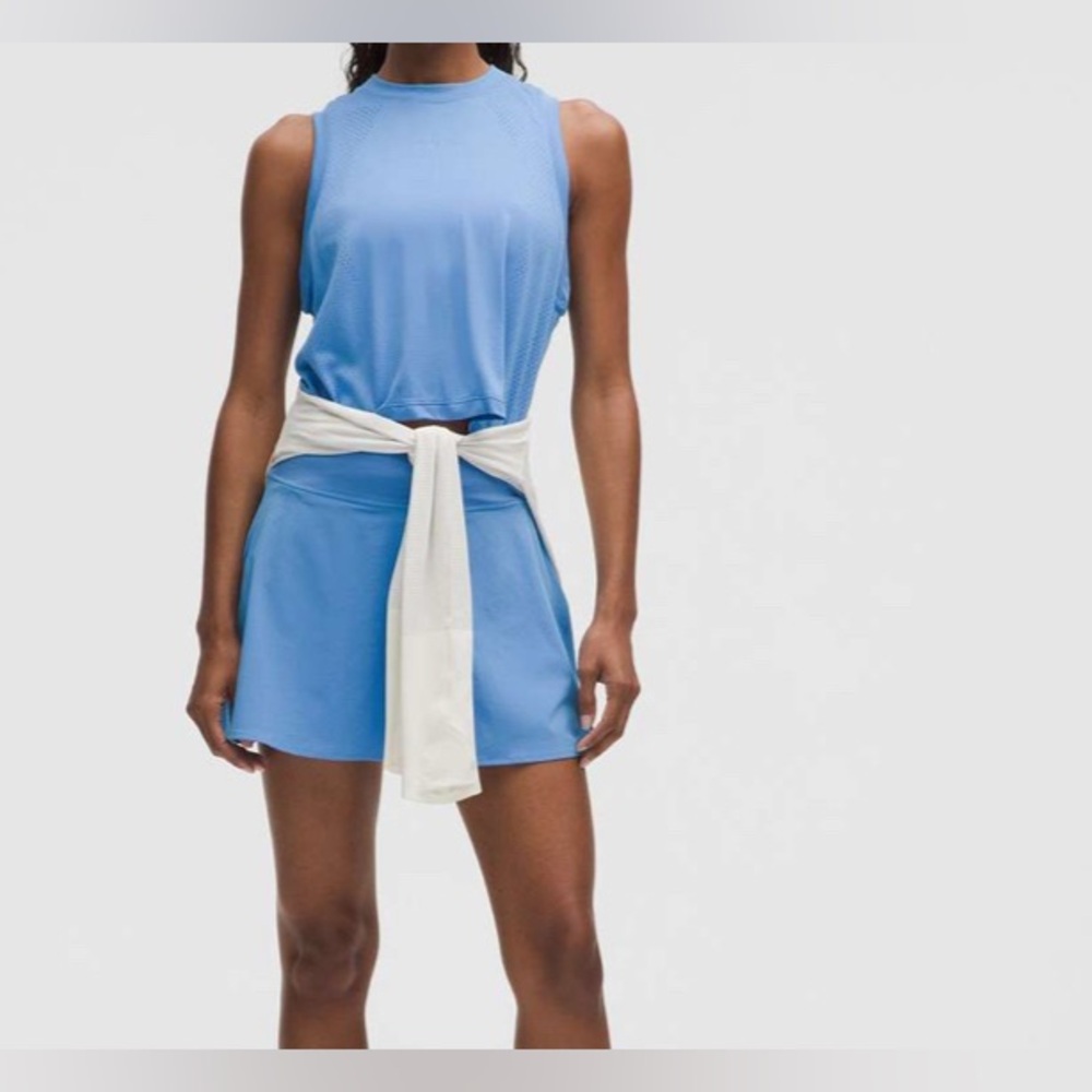 Lululemon Swiftly High-Low Cropped Tank Top
Pool Party